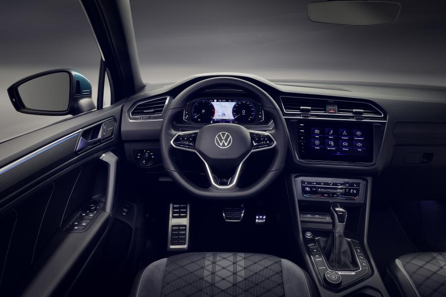 Торпедо Volkswagen Tiguan R-Line 2020 года  (WW) (фото 12 из 33)